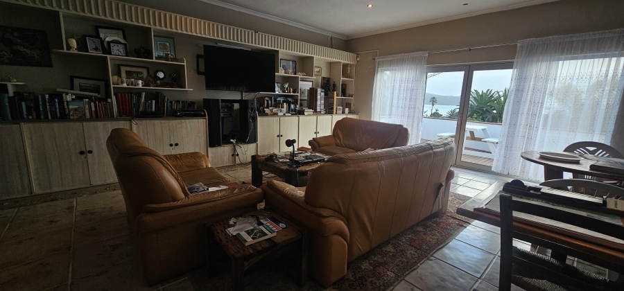 7 Bedroom Property for Sale in Middedorp Western Cape